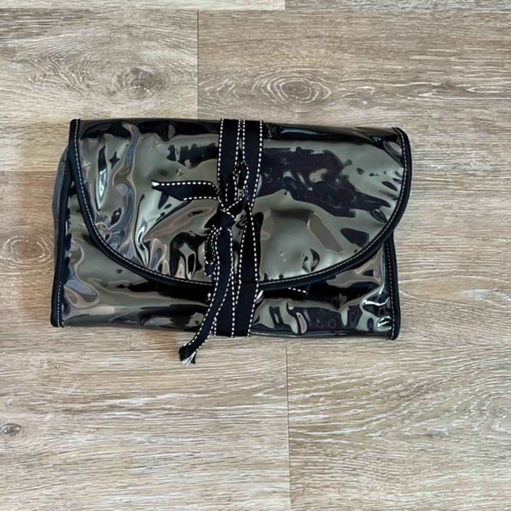 Hanging makeup bag